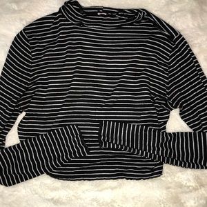 Long sleeve black/white stripped mock neck